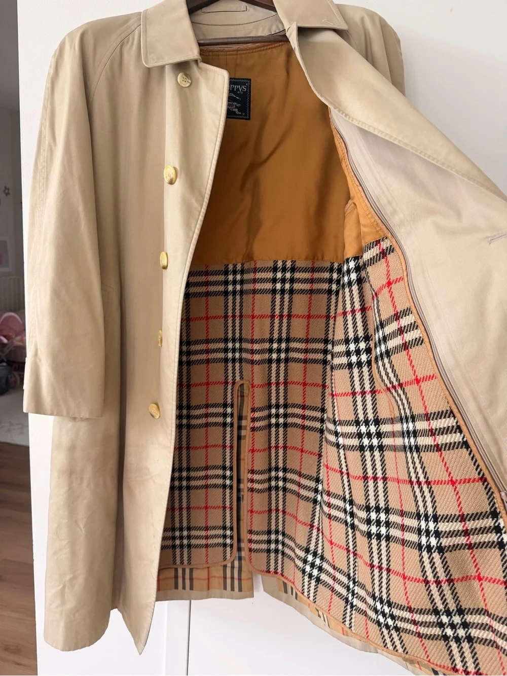 Vintage Burberrys Camel/Tan Labeled Coat with Black Logo Patch - Picture 4 of 7